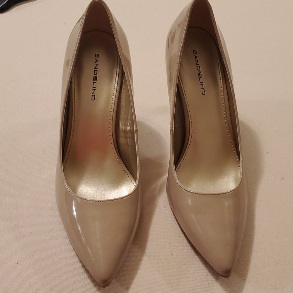 Bandolino nude patent heels